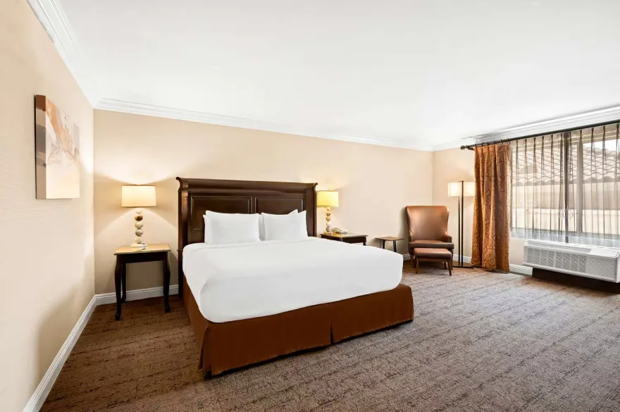 hotel-near-ontario-mills-mall